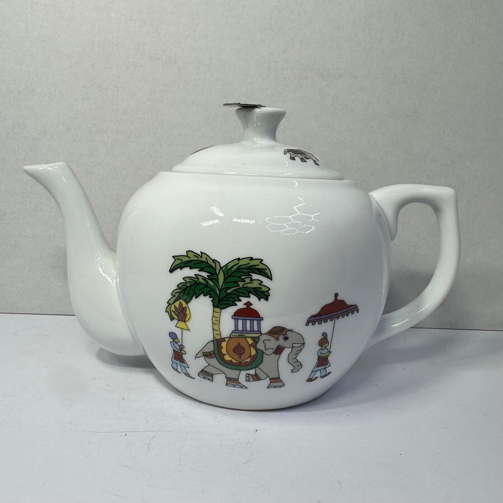 BIA Cordon Bleu Elephant Motif White Porcelain Teapot Built-In Mesh Infuser‎ 6in